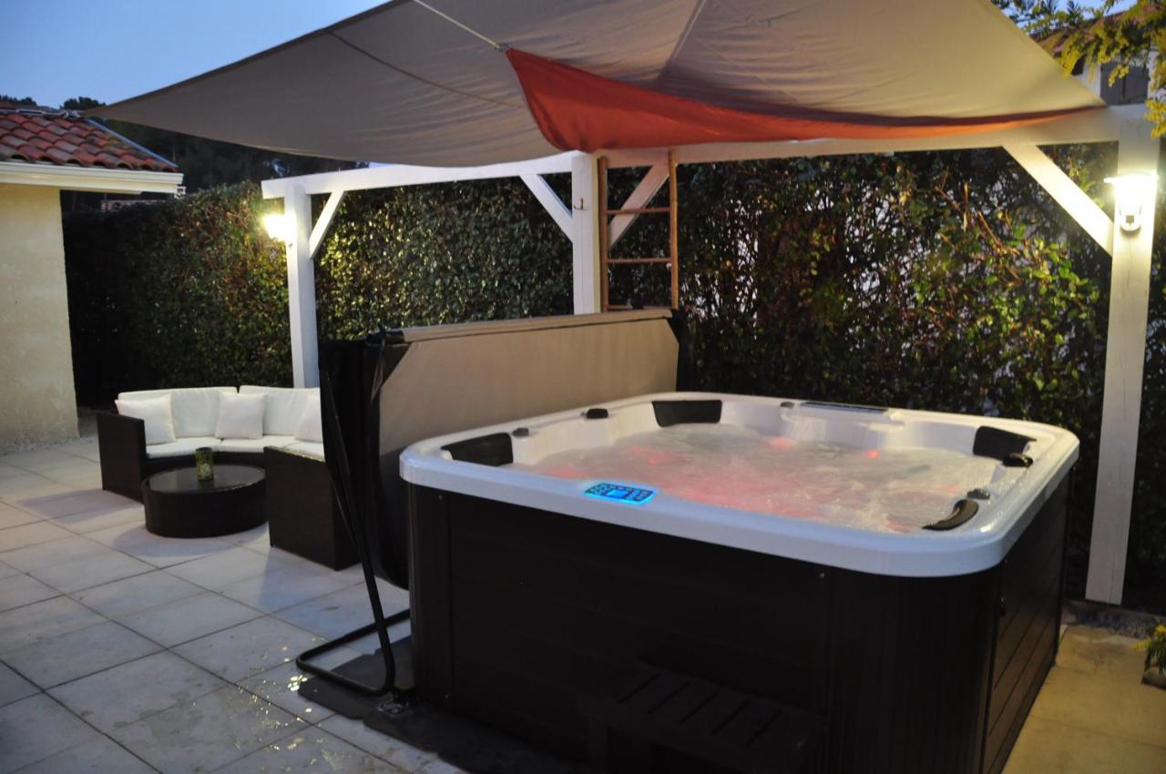 Maison Avec Piscine, Jaccuzi, Hammam A 800 M Du Lac Gastes Exterior foto